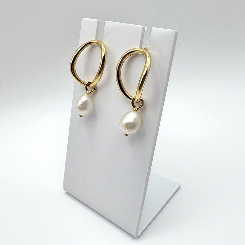Pandora Organically Shaped Circle & Baroque Treated Pearl Gold-Plated Earrings - Picture 4 of 6